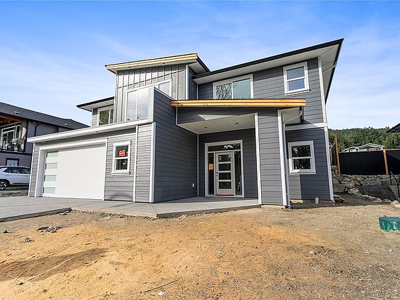 2nd image of 858 Russell Rd