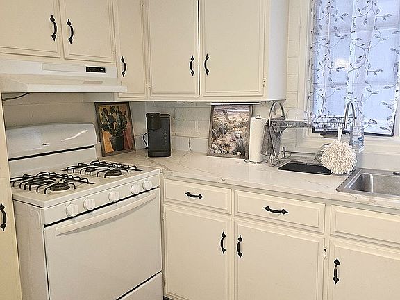 5th image of 302 S Paseo Aguila #B