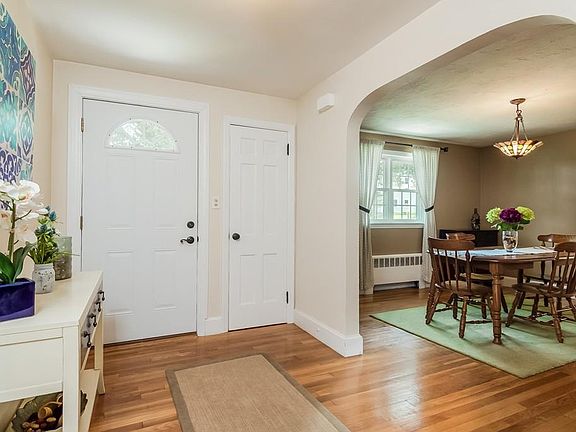 3rd image of 78 Pleasant St