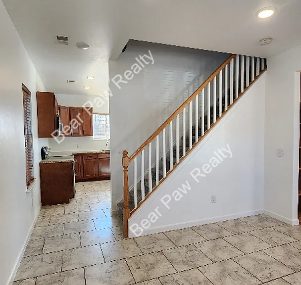 1007 W 29th St — Photo 4