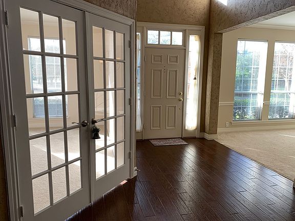 3rd image of 1005 S Hollow Dr