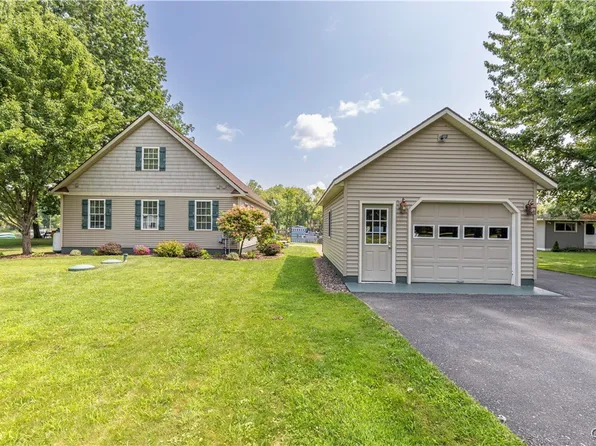 145 Aldrich Ln, Pennellville, NY 13132
