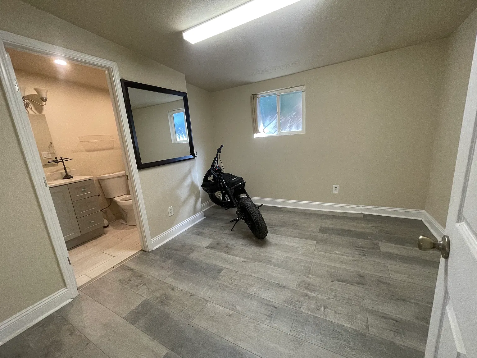 2 bed, 1000 sqft, $2,350 — Photo 3