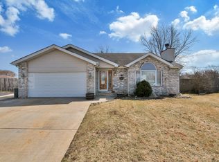 9 Sunset Ct, Steger, IL 60475