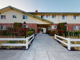 635 Dowling Boulevard, 9