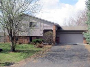 8683 Shadyview Ct N, Maple Grove, MN 55311