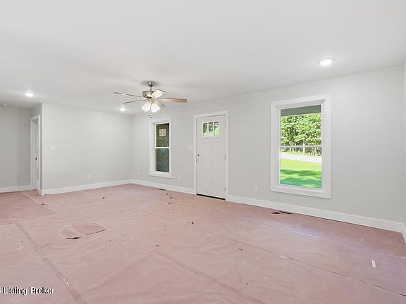 5th image of 30 Dogwood Rd