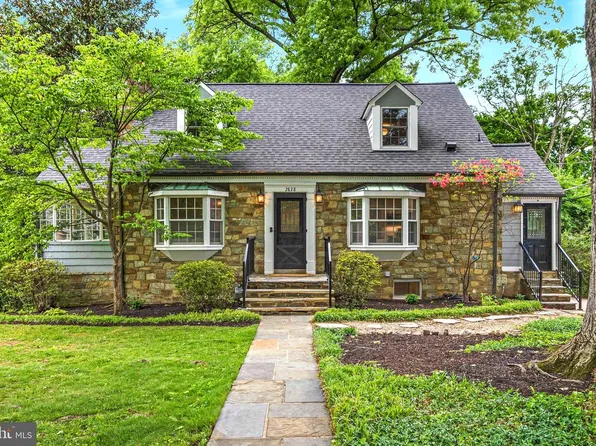 2828 Cleave Dr, Falls Church, VA 22042