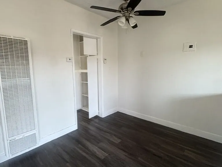 Marine Bay Apartments — Photo 12