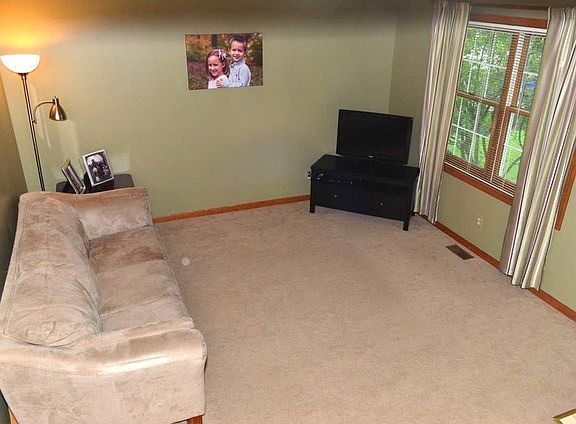 4th image of 613 Lexington Dr