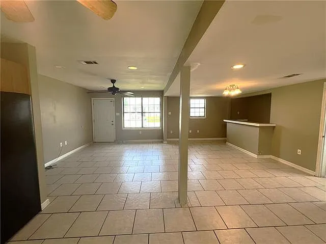 3 bed, 1.0 bath, 1305 sqft, $1,700 — Photo 2