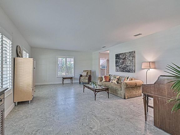 4th image of 73 Oakmont Cir