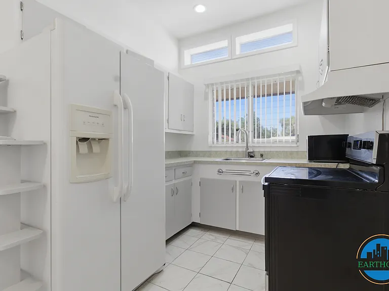 6366 Hampton Dr N — Photo 15