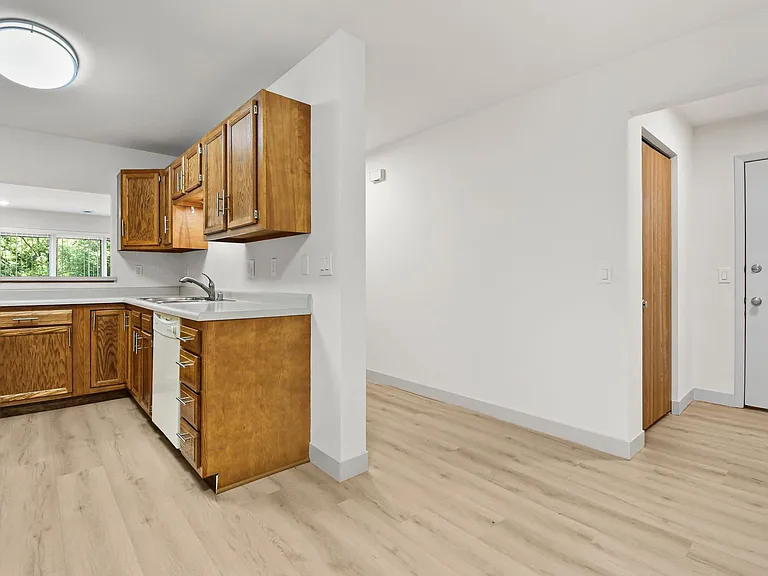 Ridge Creek Apartments — Photo 14