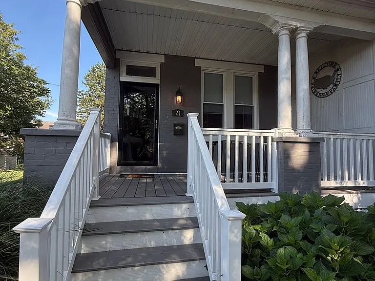21 N Kershaw St — Photo 2