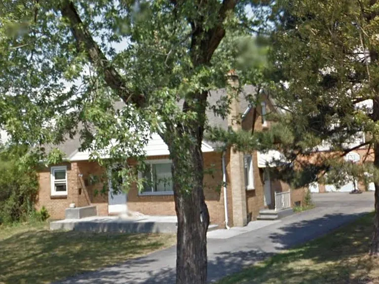 340 Hartford Rd — Photo 1