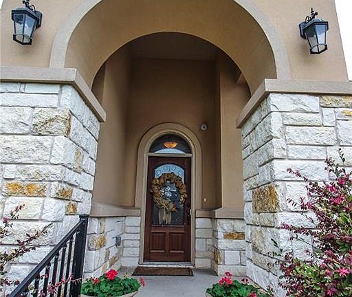 3rd image of 820 Villa Lugano Dr