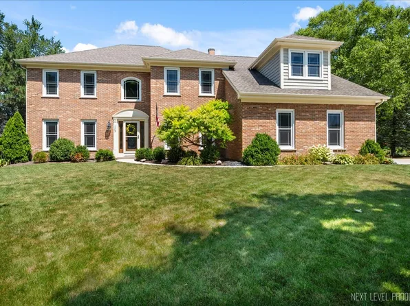 1205 Thoroughbred Cir, St Charles, IL 60174