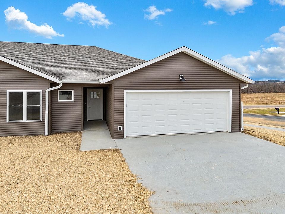 1st image of 2465 Russell Ct