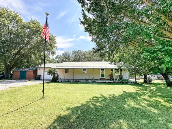 16768 Donna Dr, Paris, IL 61944