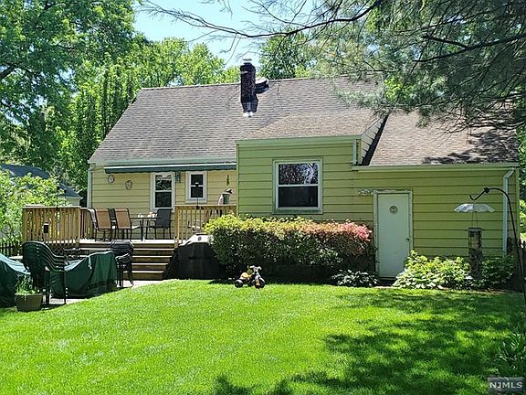 3rd image of 1050 Evergreen Ct