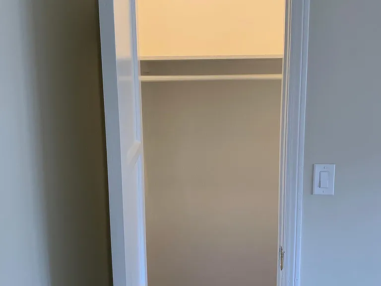 SPACIOUS BEDROOM CLOSET