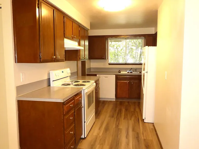 4824 Falcon Ct NE — Photo 8