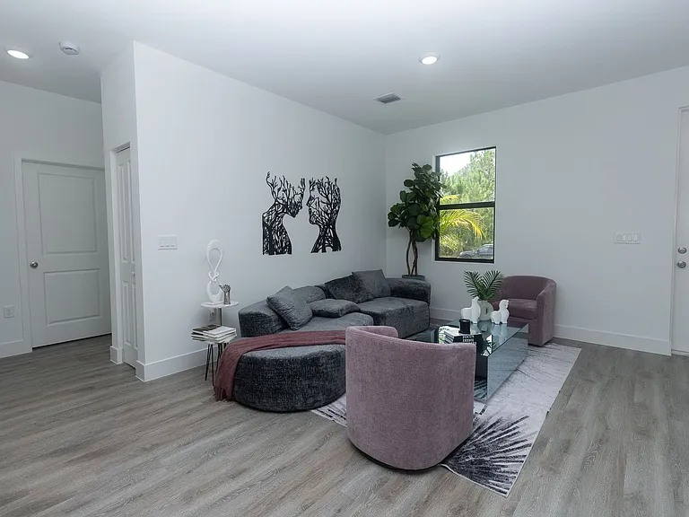 1121 Deauville St E — Photo 52