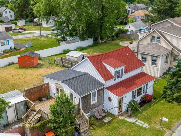7 Wayne St, Fairhaven, MA 02719