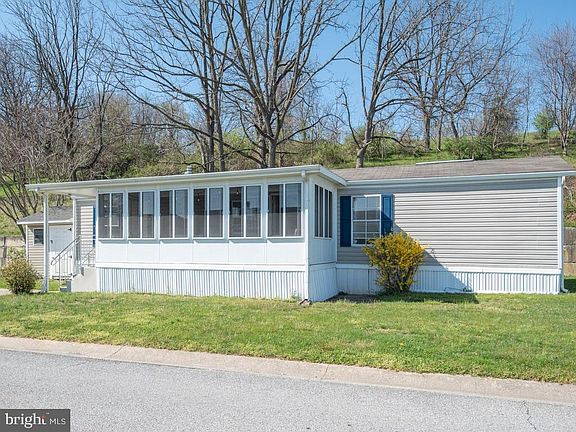 5th image of 689 Lilac Dr