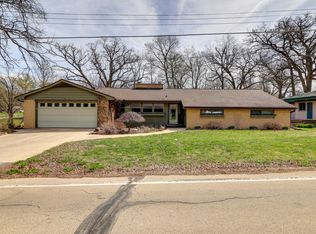 1404 Sinnissippi Park Rd, Sterling, IL 61081