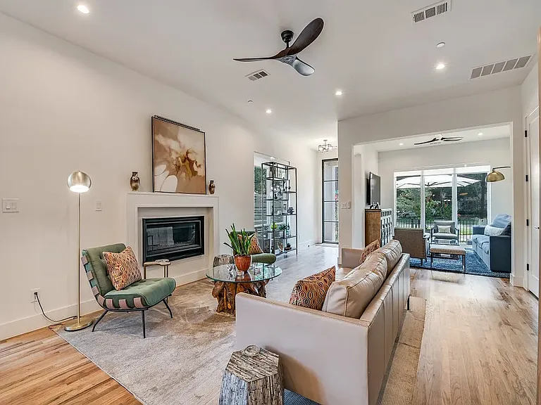 4200 University Blvd — Photo 2