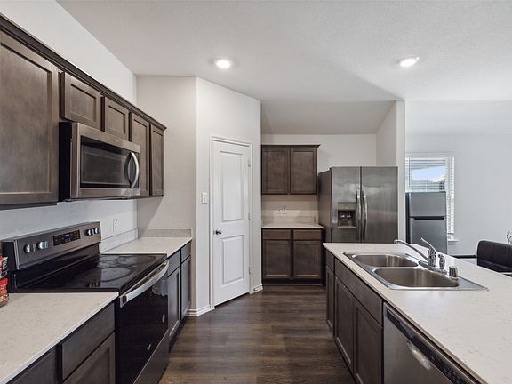 4th image of 2134 Berrywood Dr