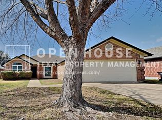 8017 Berkshire Dr, Fort Worth, TX 76137