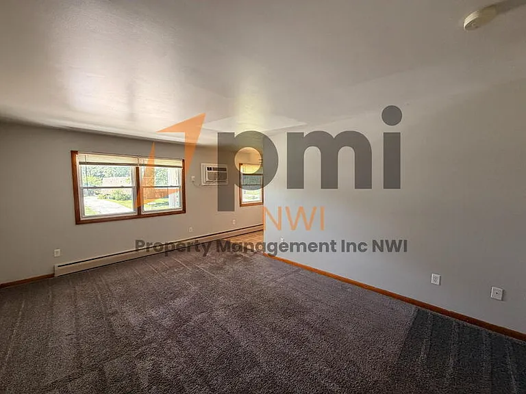 2591 Parkview St #1 — Photo 7