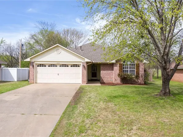 1002 Thompson Hts, Alma, AR 72921
