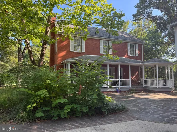 734 21st St S, Arlington, VA 22202