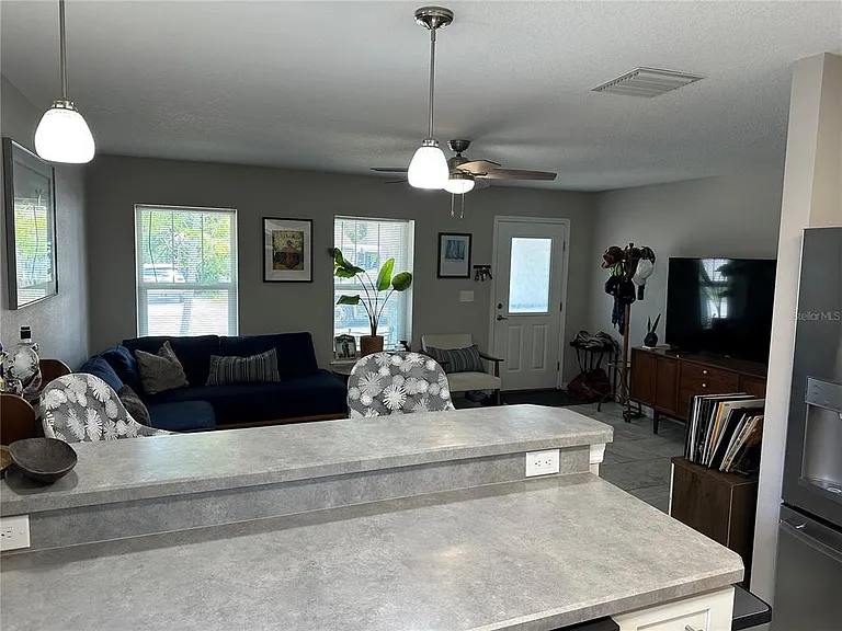 1119 Beverly Ave — Photo 4