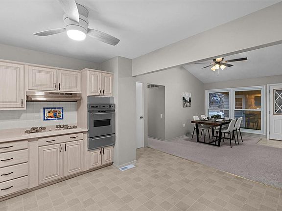 4th image of 1575 Golden Gate Dr