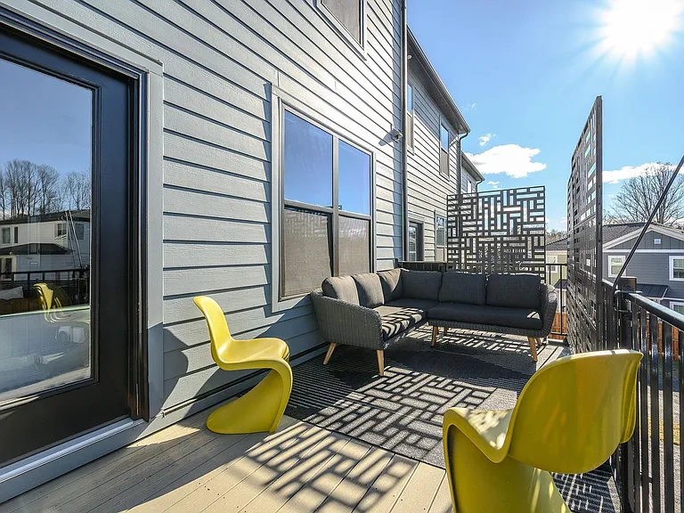 735 Lochlyn Hill Dr — Photo 20