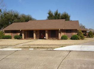 2703 Mary Ln, Port Neches, TX 77651