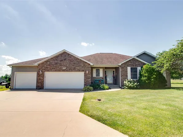 901 Lillian Ct, Jerseyville, IL 62052