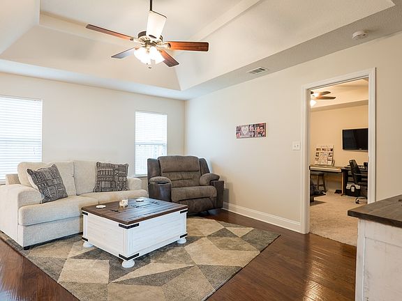 4th image of 4121 Meredith Dr