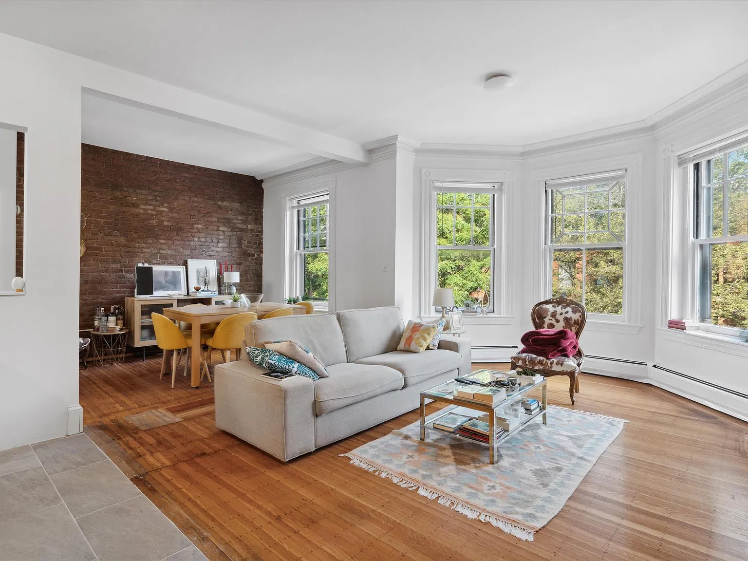 2 bed, 975 sqft, $5,200 — Photo 2