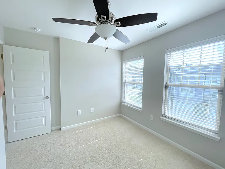 825 Grafton Peak Ln — Photo 12