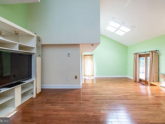 5th image of 39 Chippenham Dr