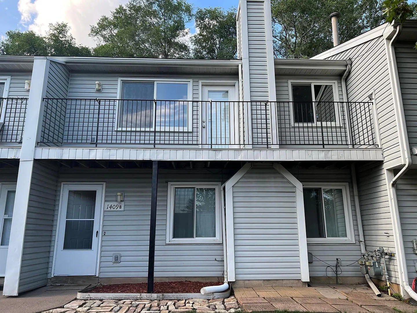 Single family home — Photo 1