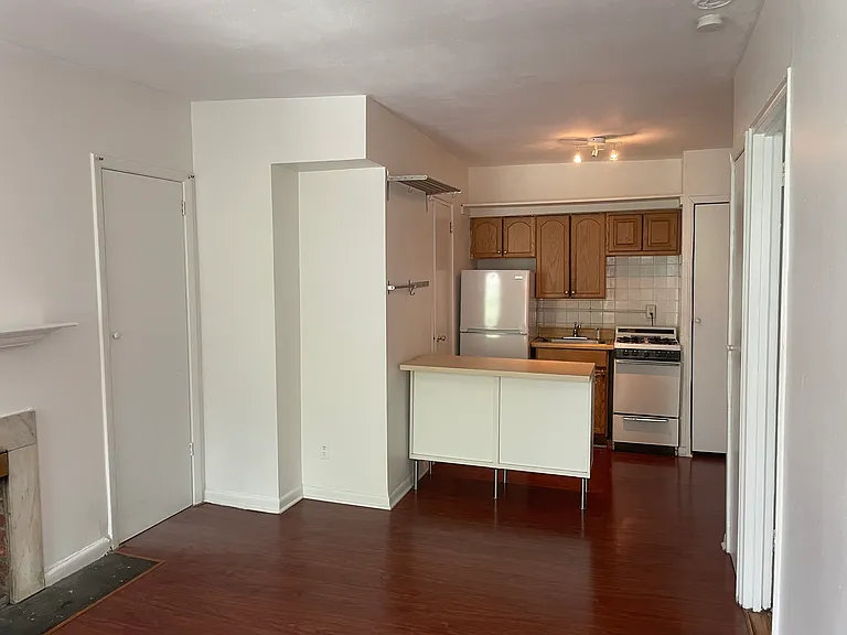 346 E 19th St #2A — Photo 2