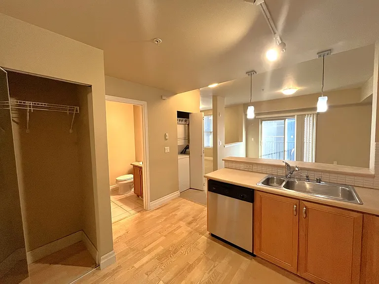 910 Harris Ave #408 — Photo 3