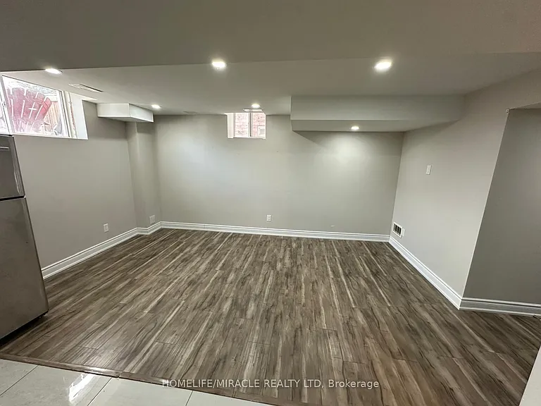 227 Sussexvale Dr — Photo 2